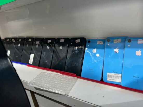 11 non pta 64gb used 85 plus battery - Image 3