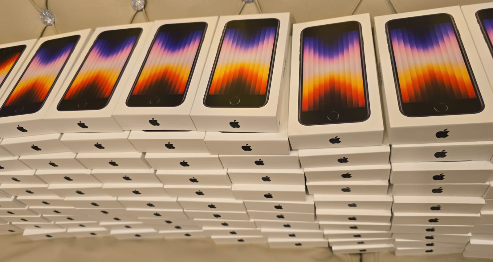 iPhone SE (3rd generation) 64GB – Black (Box Pack) Available in Pakistan